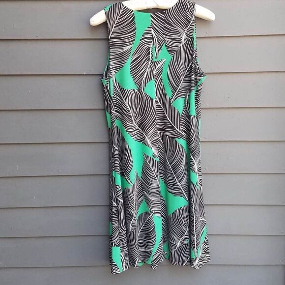 9 West Tropical Black/Green leaf V Neck Pop Over Dress Size 10 - Picture 8 of 8